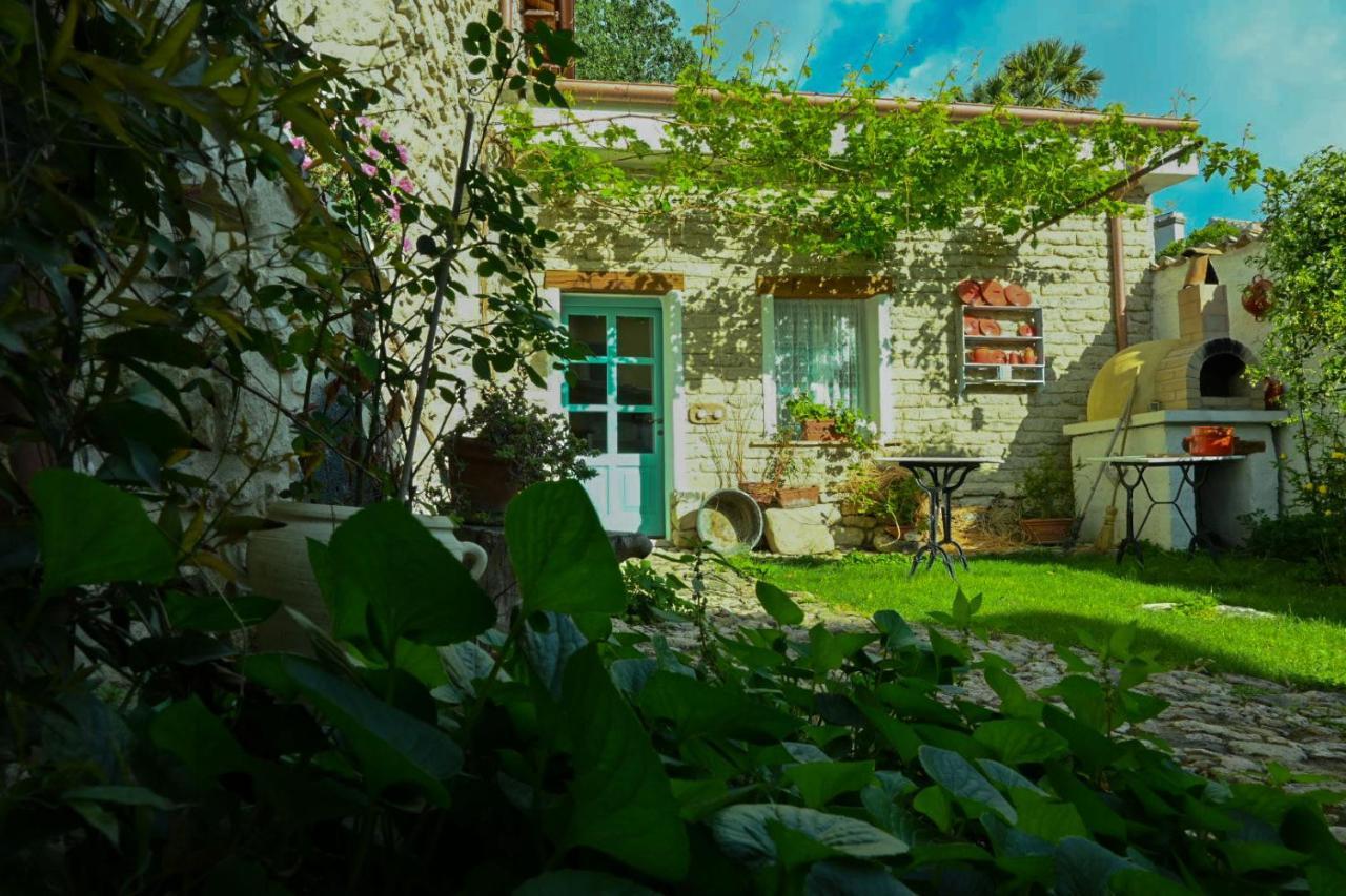 Bed and Breakfast Cortis Antigas Gesturi Exteriér fotografie